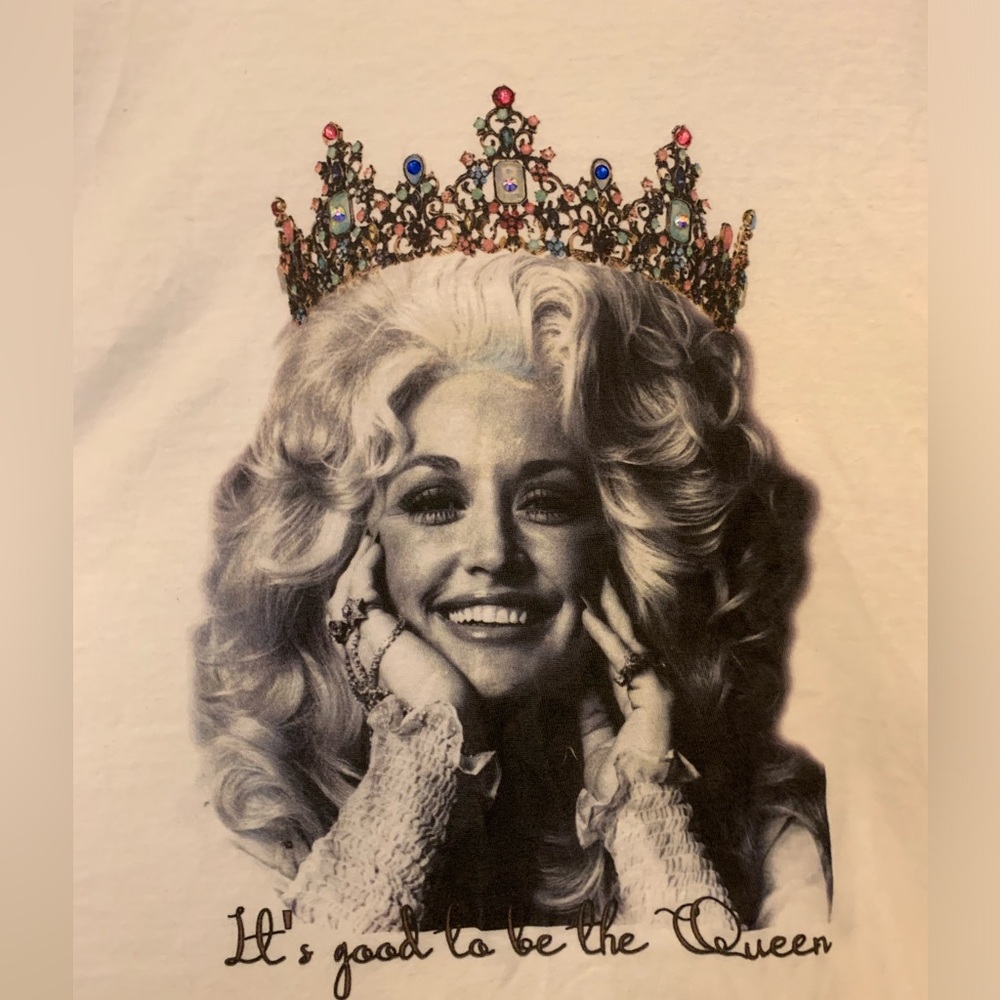 NWOT - Dolly Parton “It’s Good to be Queen Bejeweled Tee in White - XL